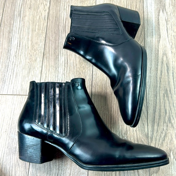 Tod's Shoes - Tod’s semi-glossy leather black pull on booties 40.5